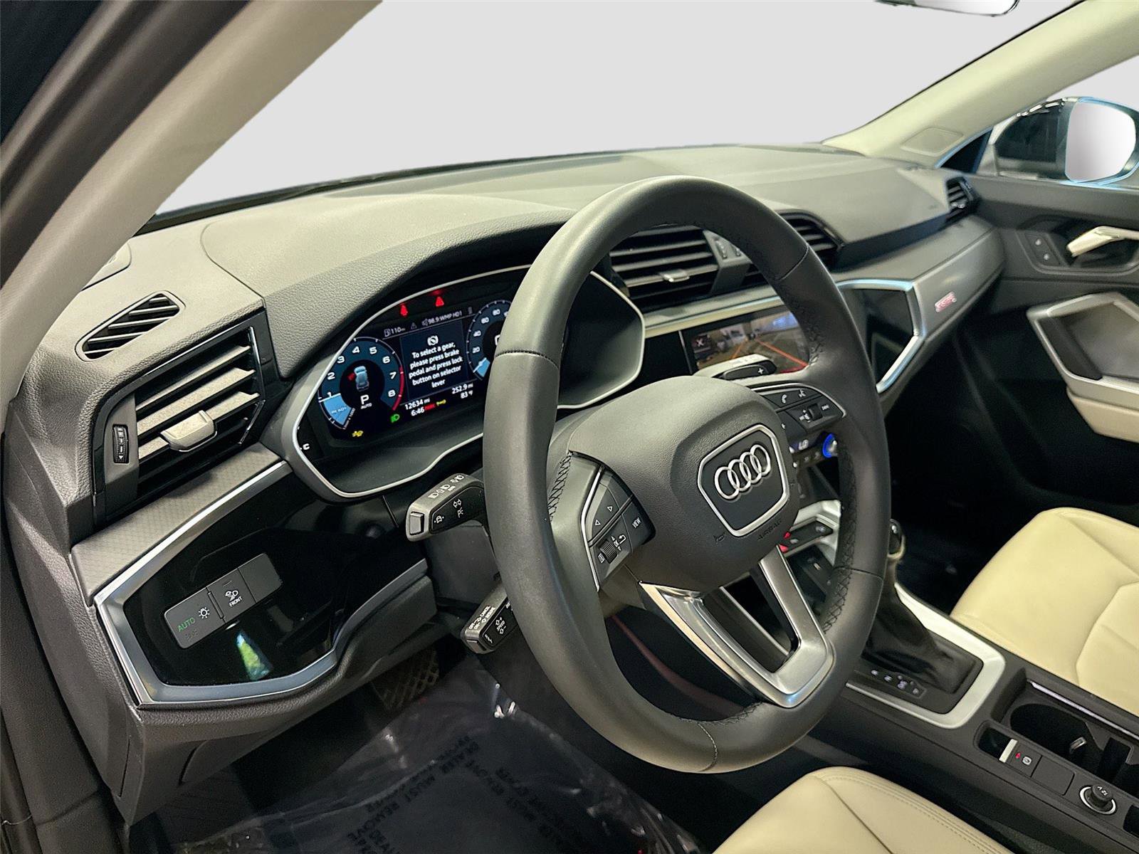 Certified 2025 Audi Q3 2.0T Premium Plus w/ Premium Plus Package AWD/4WD image 9
