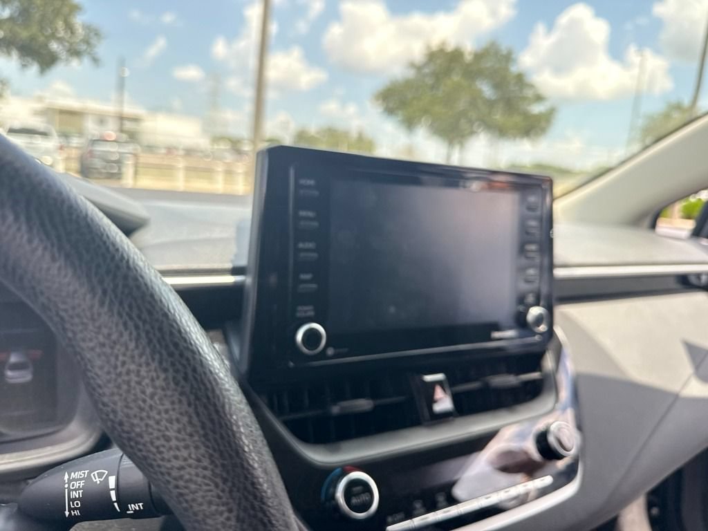 Used 2022 Toyota Corolla LE FWD image 5