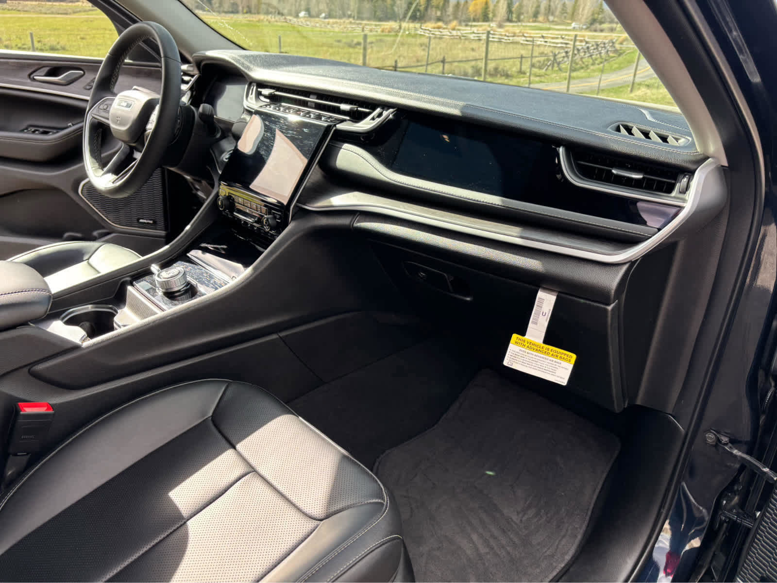 New 2023 Jeep Grand Cherokee Limited w/ Luxury Tech Group II image 37