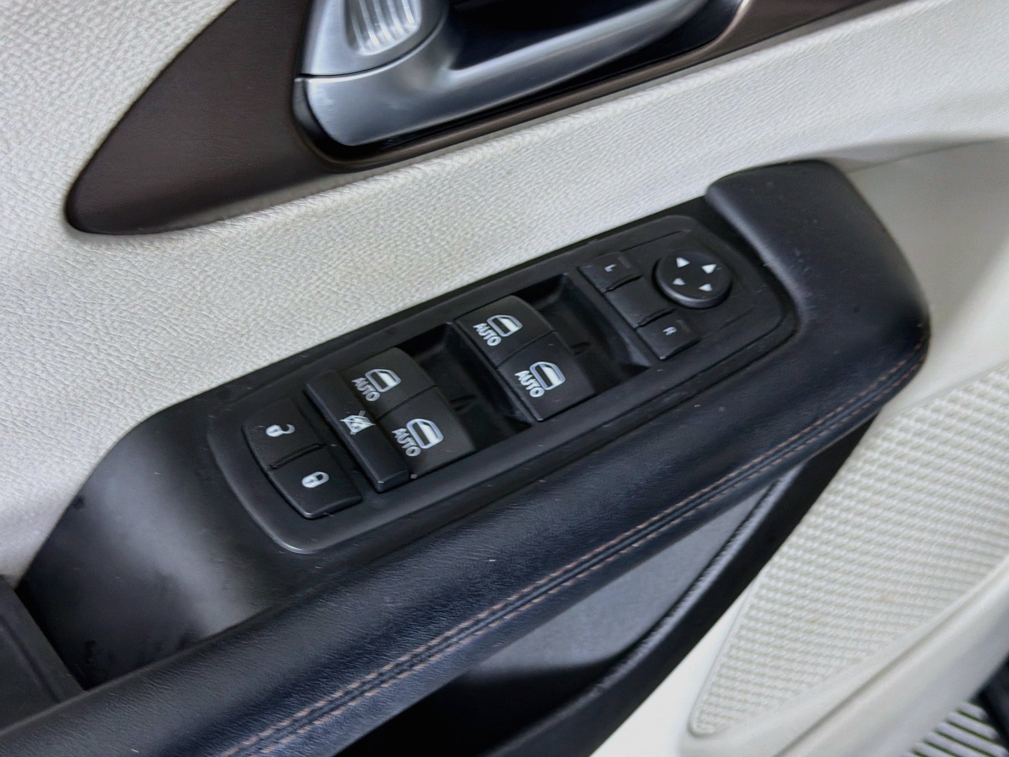 Used 2017 Chrysler Pacifica Touring-L Plus FWD image 15