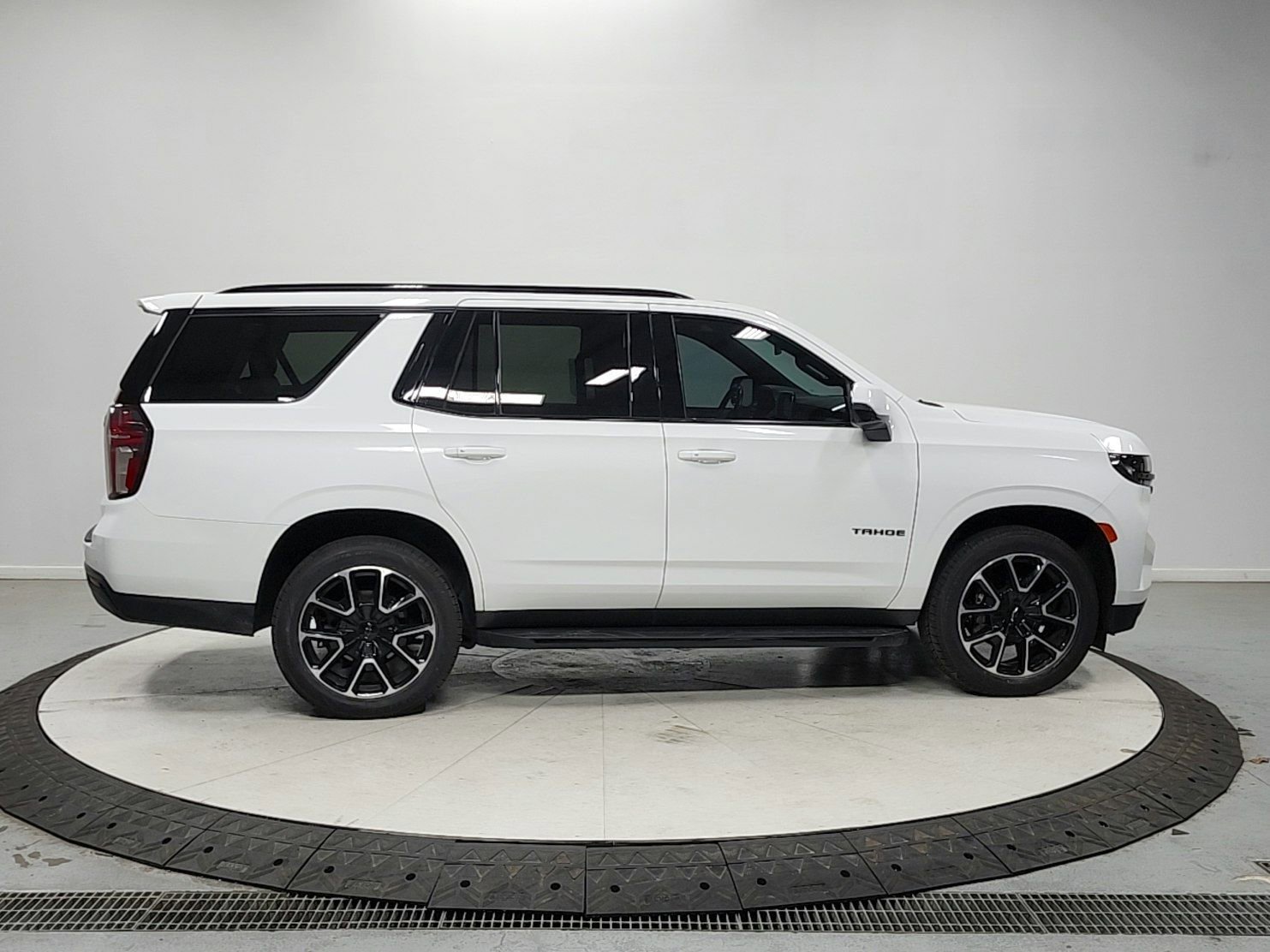 Used 2021 Chevrolet Tahoe RST w/ Luxury Package image 8