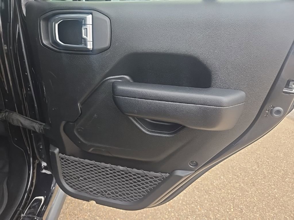 Used 2021 Jeep Gladiator Willys image 32