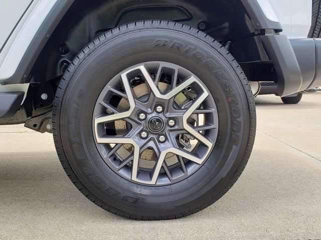 New 2025 Jeep Wrangler Unlimited Sahara AWD/4WD image 12
