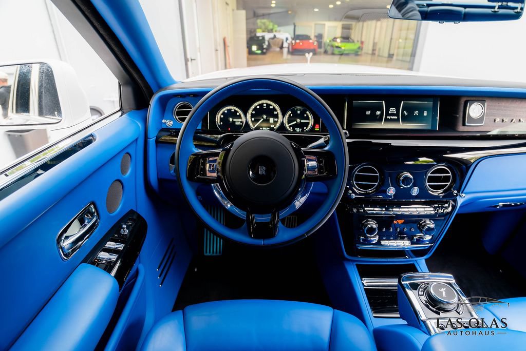 Used 2024 Rolls-Royce Phantom Sedan RWD image 27