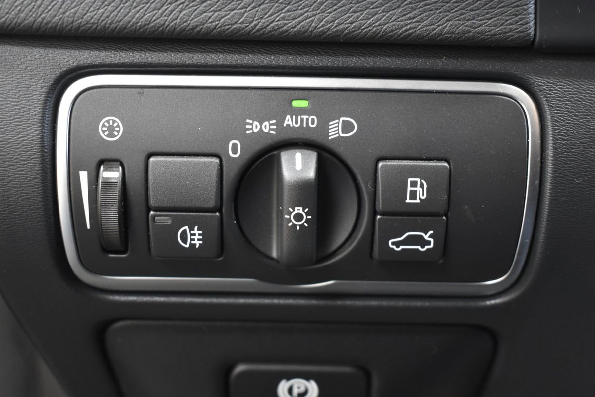 Used 2018 Volvo V60 T5 Cross Country w/ Convenience Package image 17