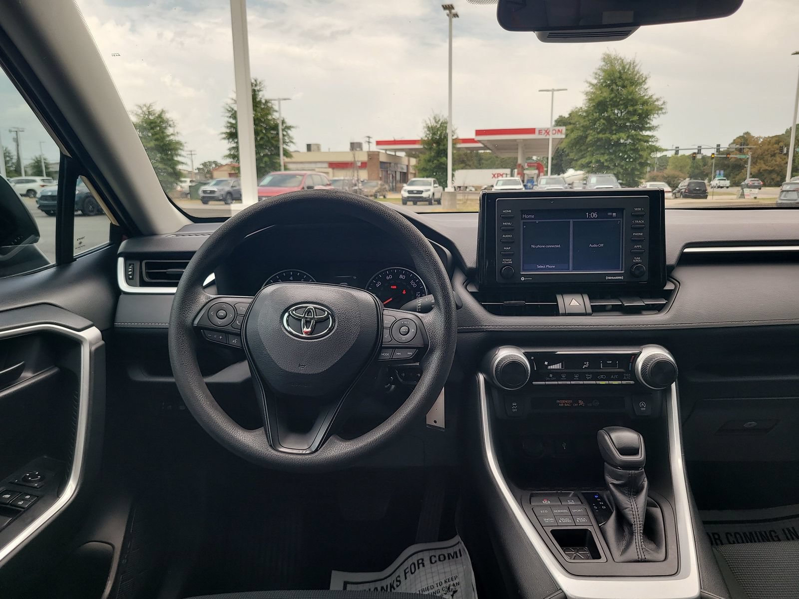 Used 2022 Toyota RAV4 LE AWD/4WD image 23