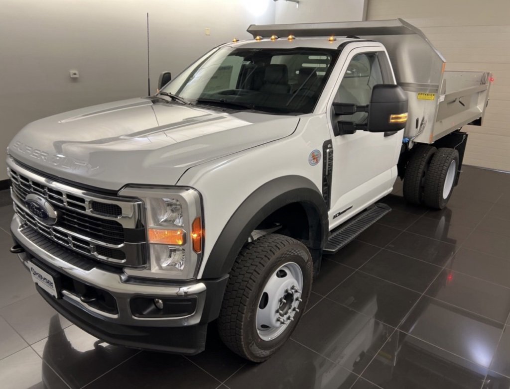 New 2025 Ford F550 4x4 Regular Cab Super Duty image 3