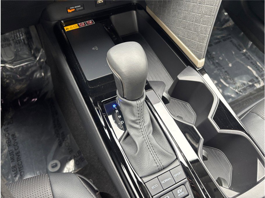 Used 2025 Toyota Camry XLE image 32