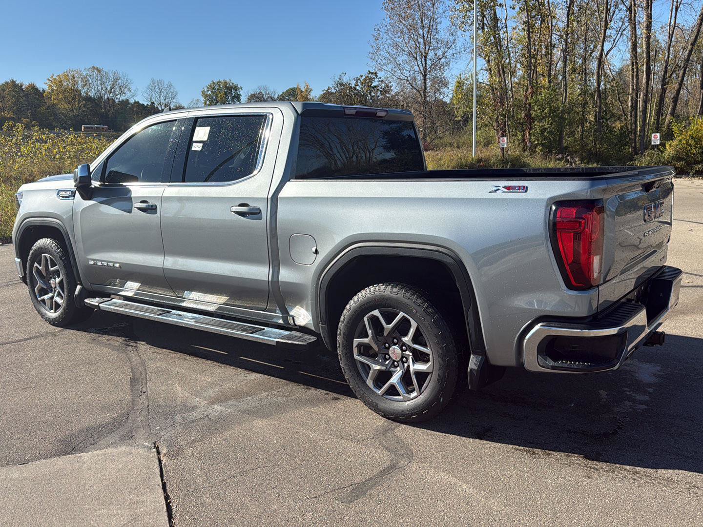 Used 2025 GMC Sierra 1500 SLE AWD/4WD image 4