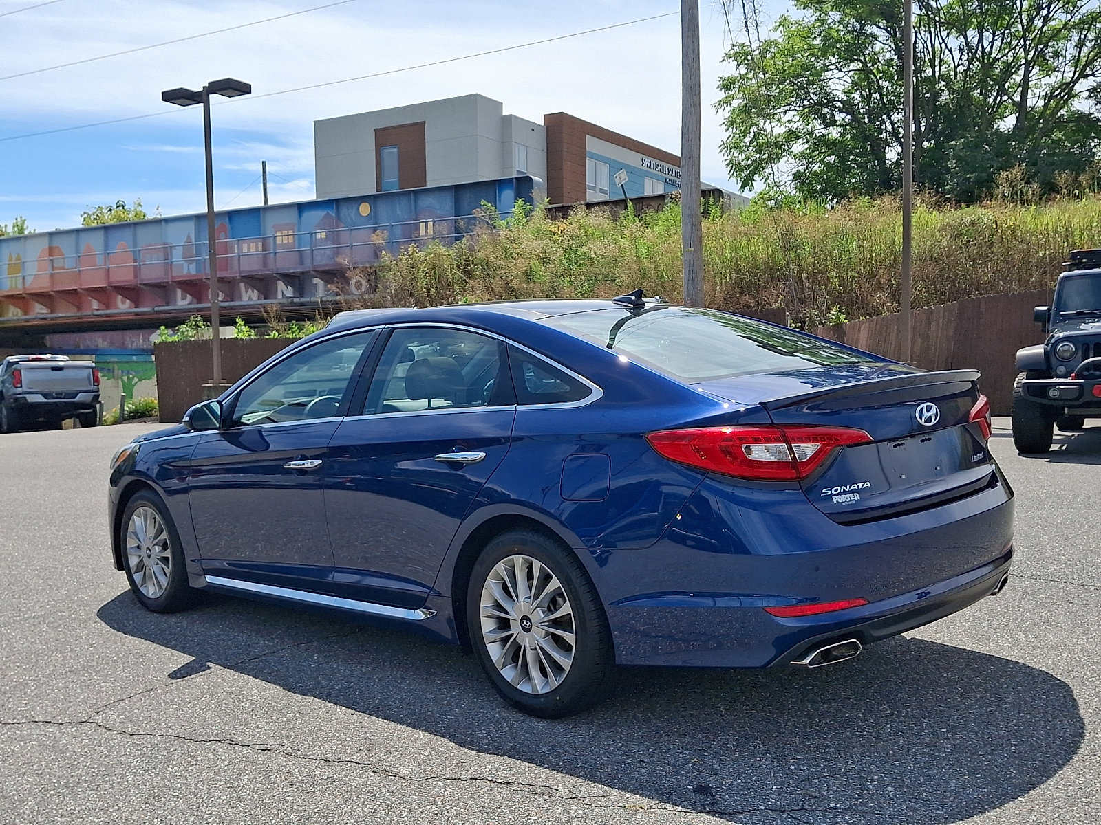 Used 2015 Hyundai Sonata Limited w/ Option Group 06 FWD image 4
