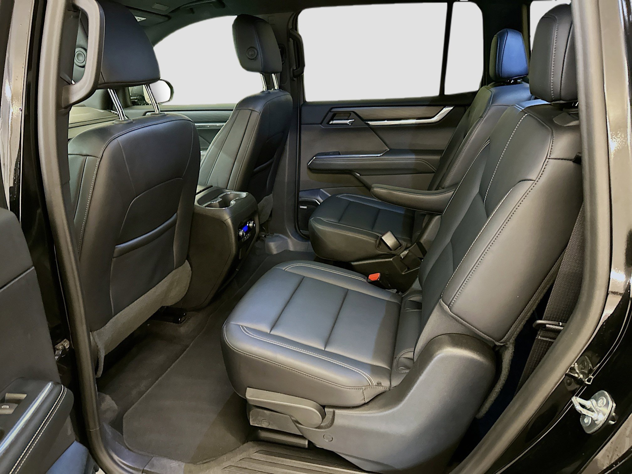 Used 2024 GMC Acadia Elevation image 29