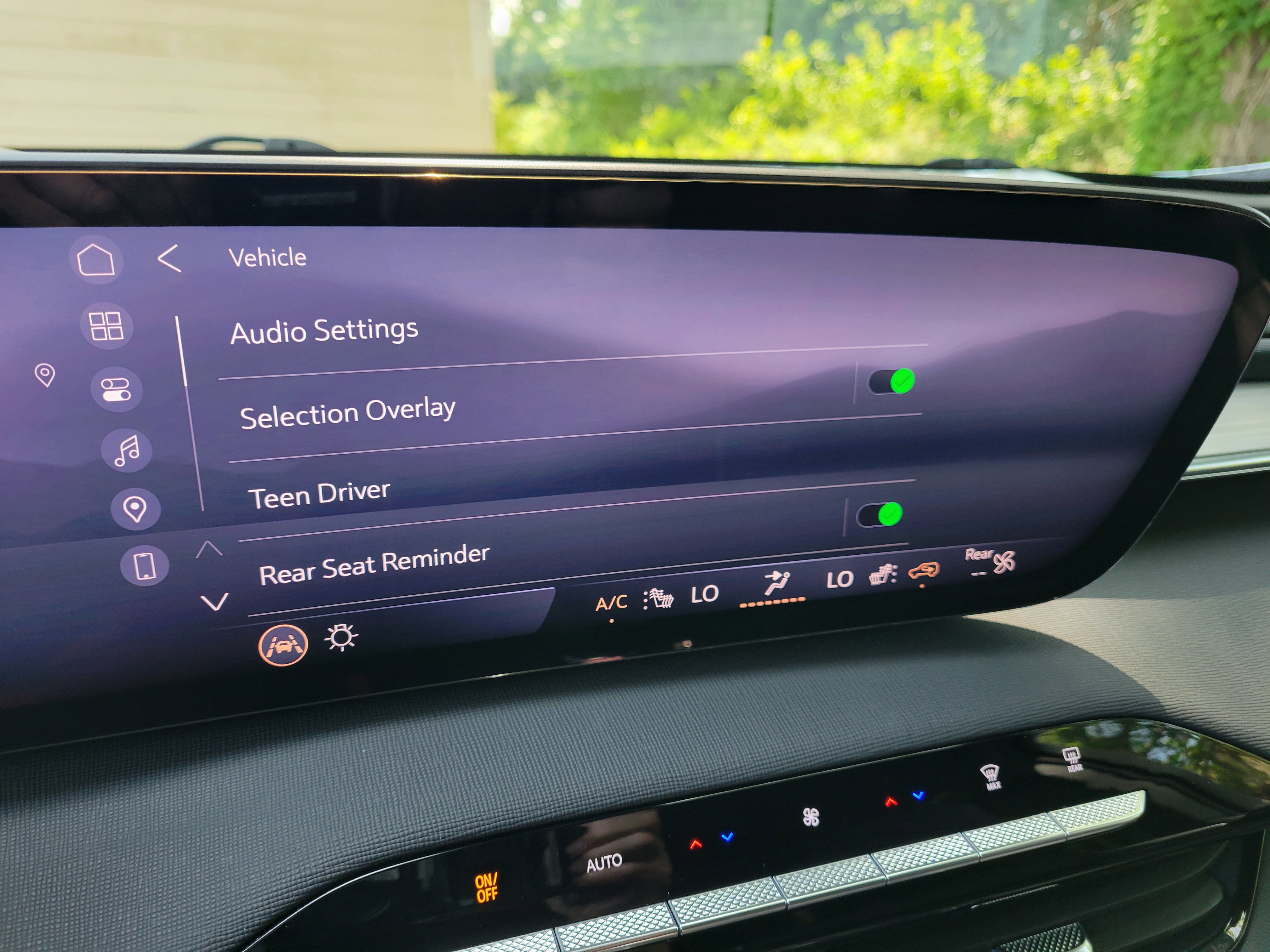 Certified 2025 Buick Enclave Preferred FWD image 19