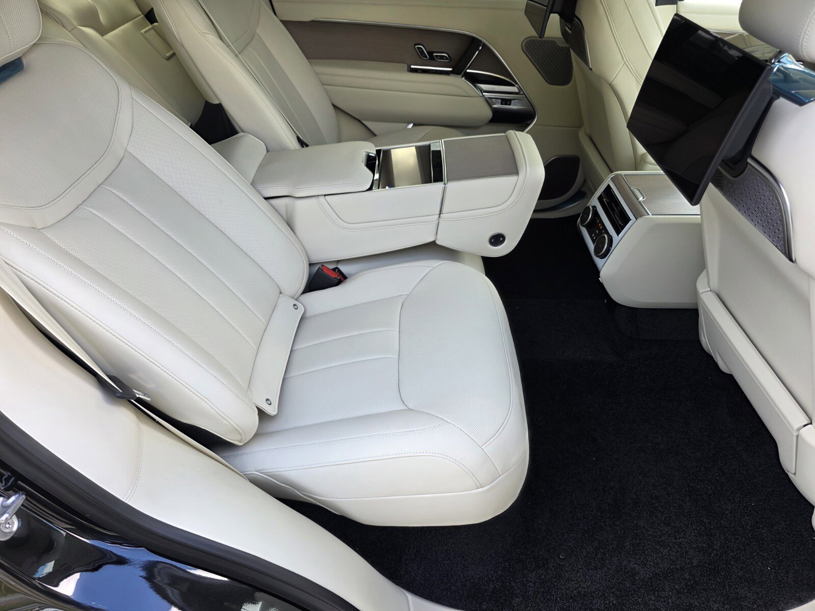 New 2026 Land Rover Range Rover Long Wheelbase Autobiography AWD/4WD image 5