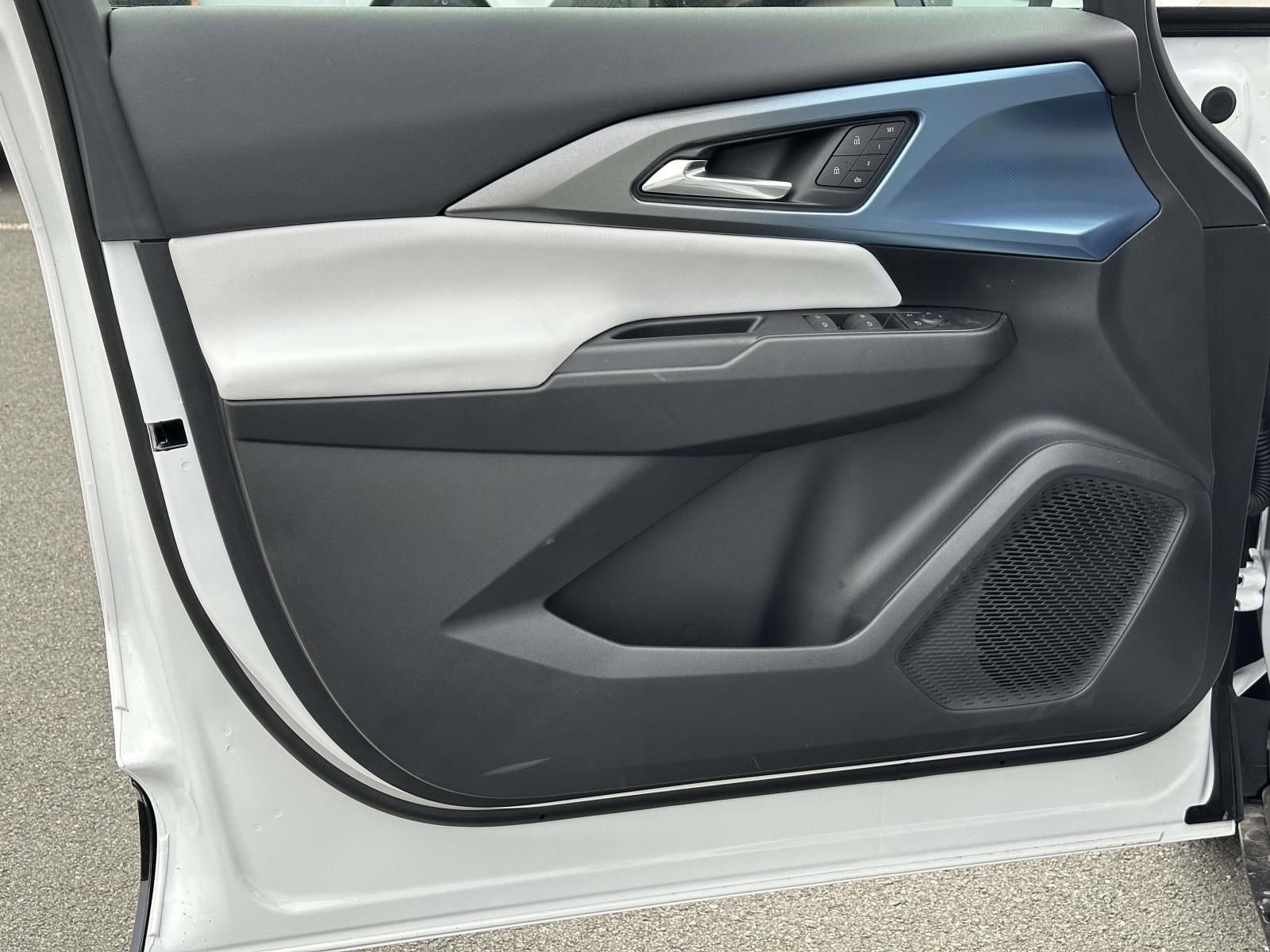 New 2026 Chevrolet Equinox EV LT w/ Convenience Package II image 19