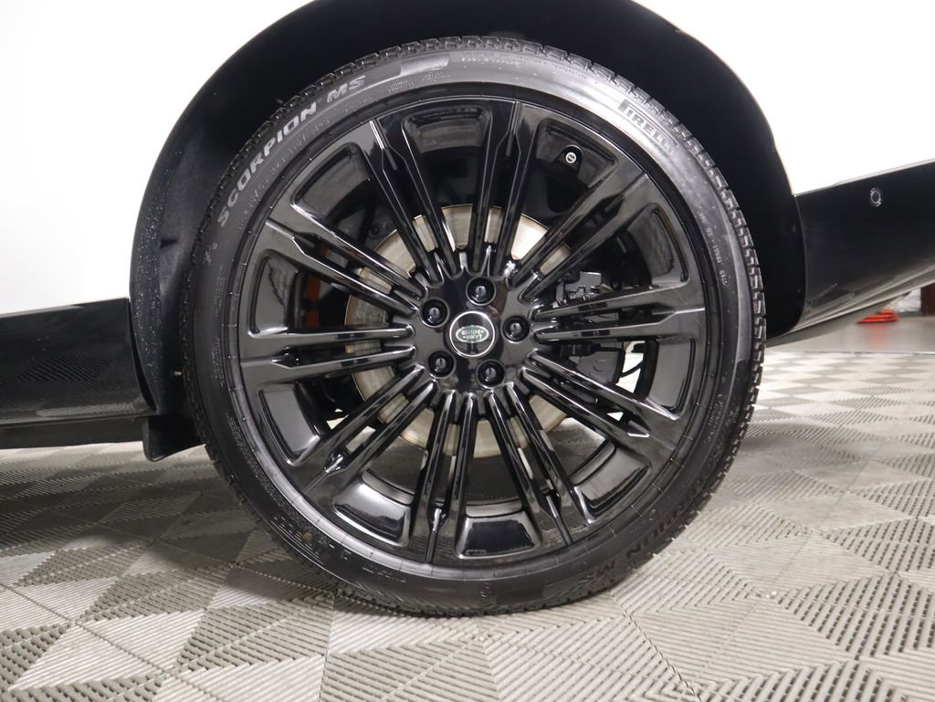 New 2025 Land Rover Range Rover Long Wheelbase SE image 31