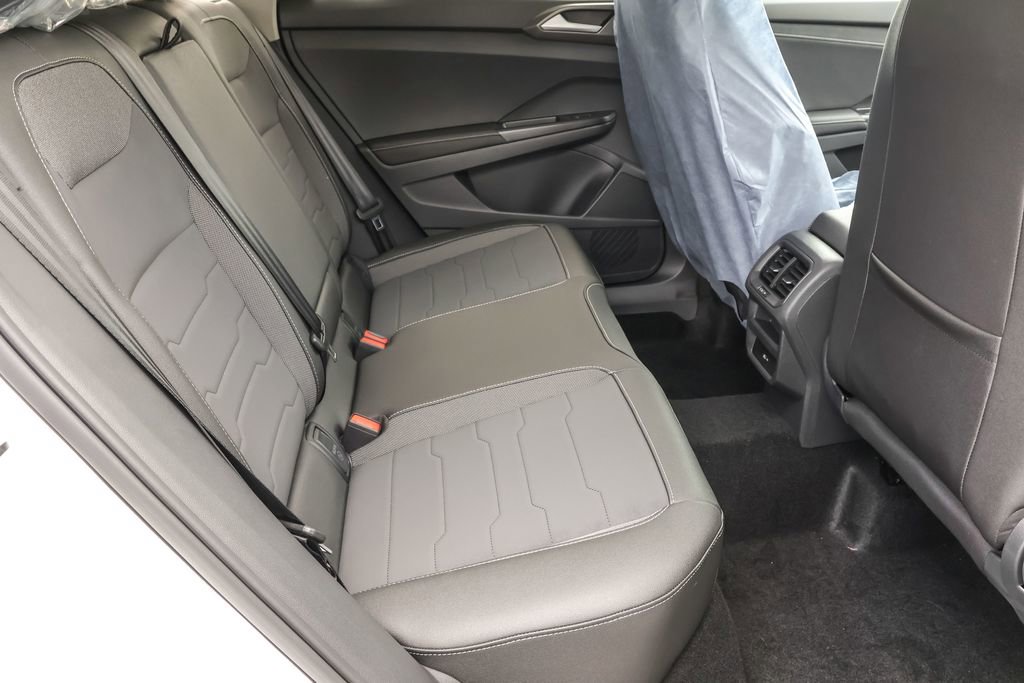 Used 2025 Volkswagen Taos SE image 30