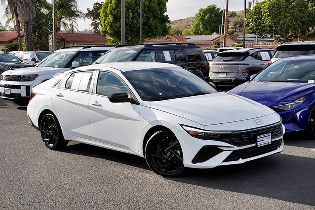 Used 2026 Hyundai Elantra Sport FWD image 3