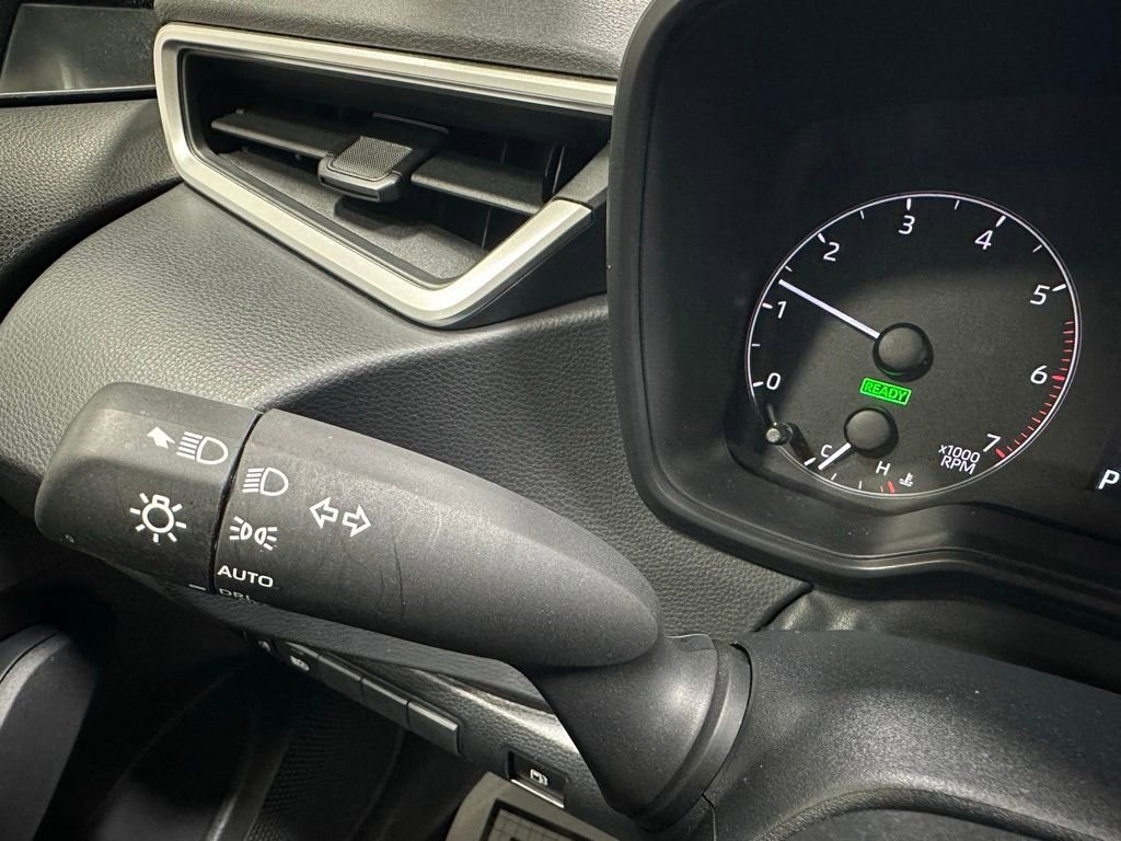 Used 2025 Toyota Corolla LE image 20