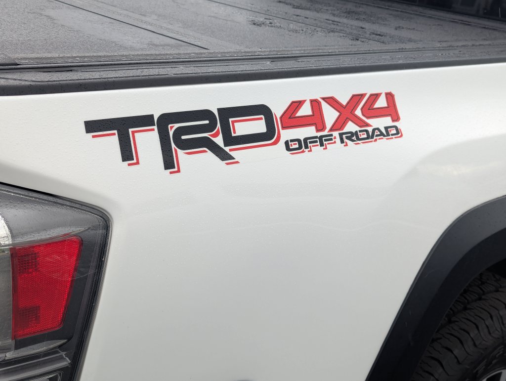 Used 2020 Toyota Tacoma TRD Off-Road w/ Technology Package AWD/4WD image 8