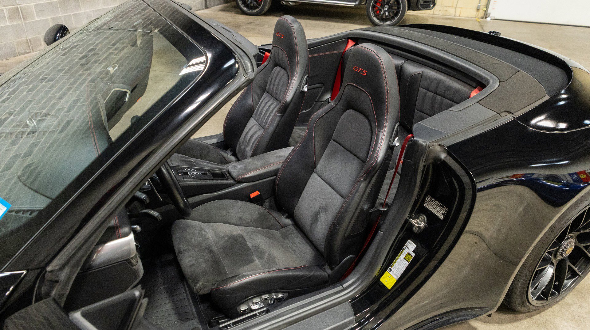 Used 2019 Porsche 911 Carrera 4 GTS image 37