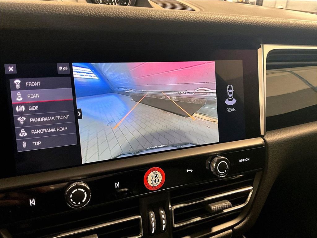 Used 2025 Porsche Macan AWD/4WD image 26