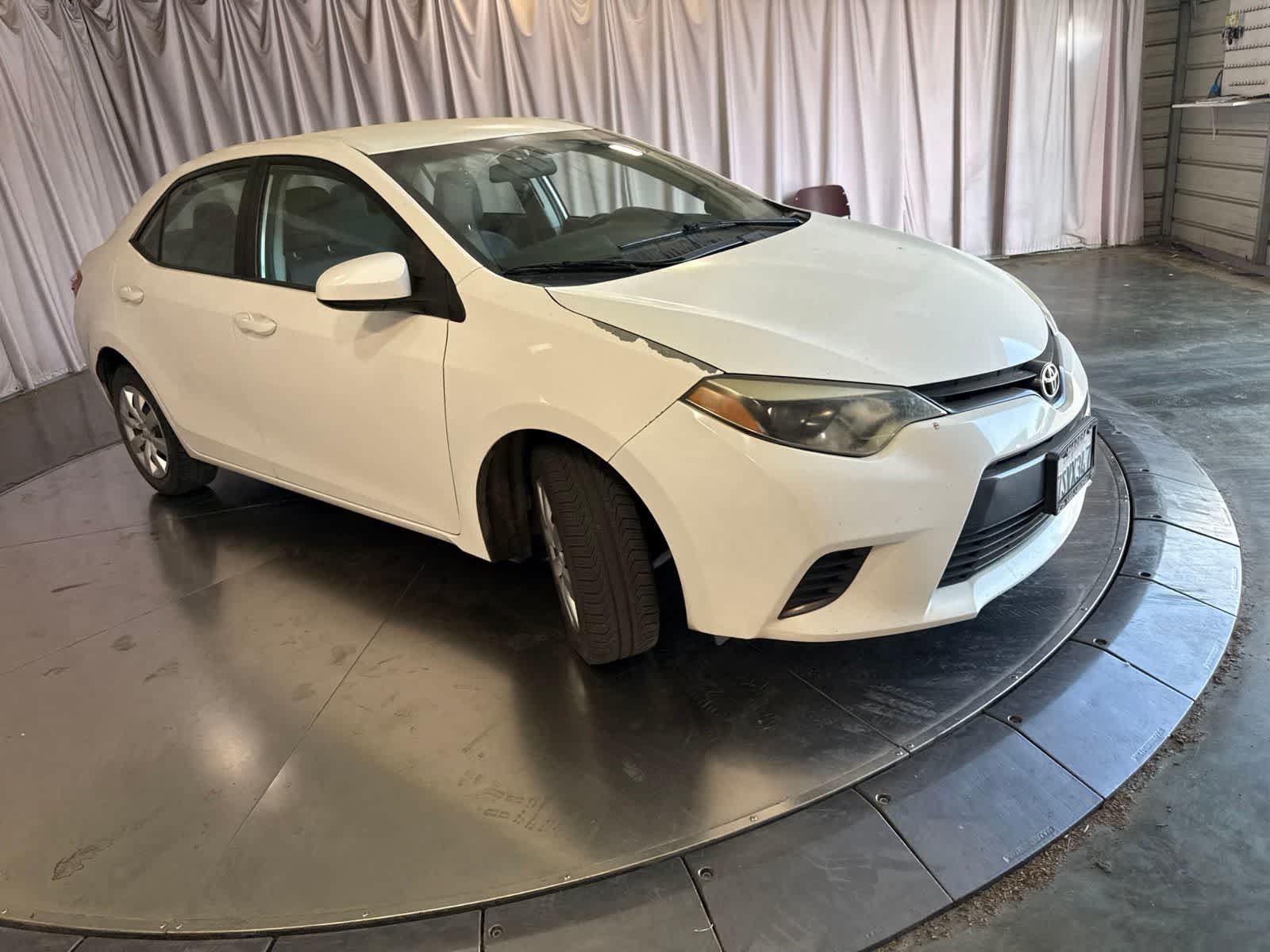 Used 2016 Toyota Corolla LE FWD image 2