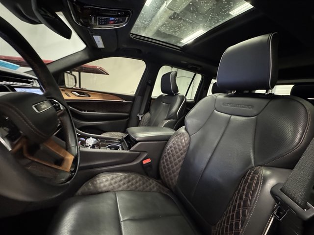 Used 2022 Jeep Grand Cherokee Summit AWD/4WD image 18