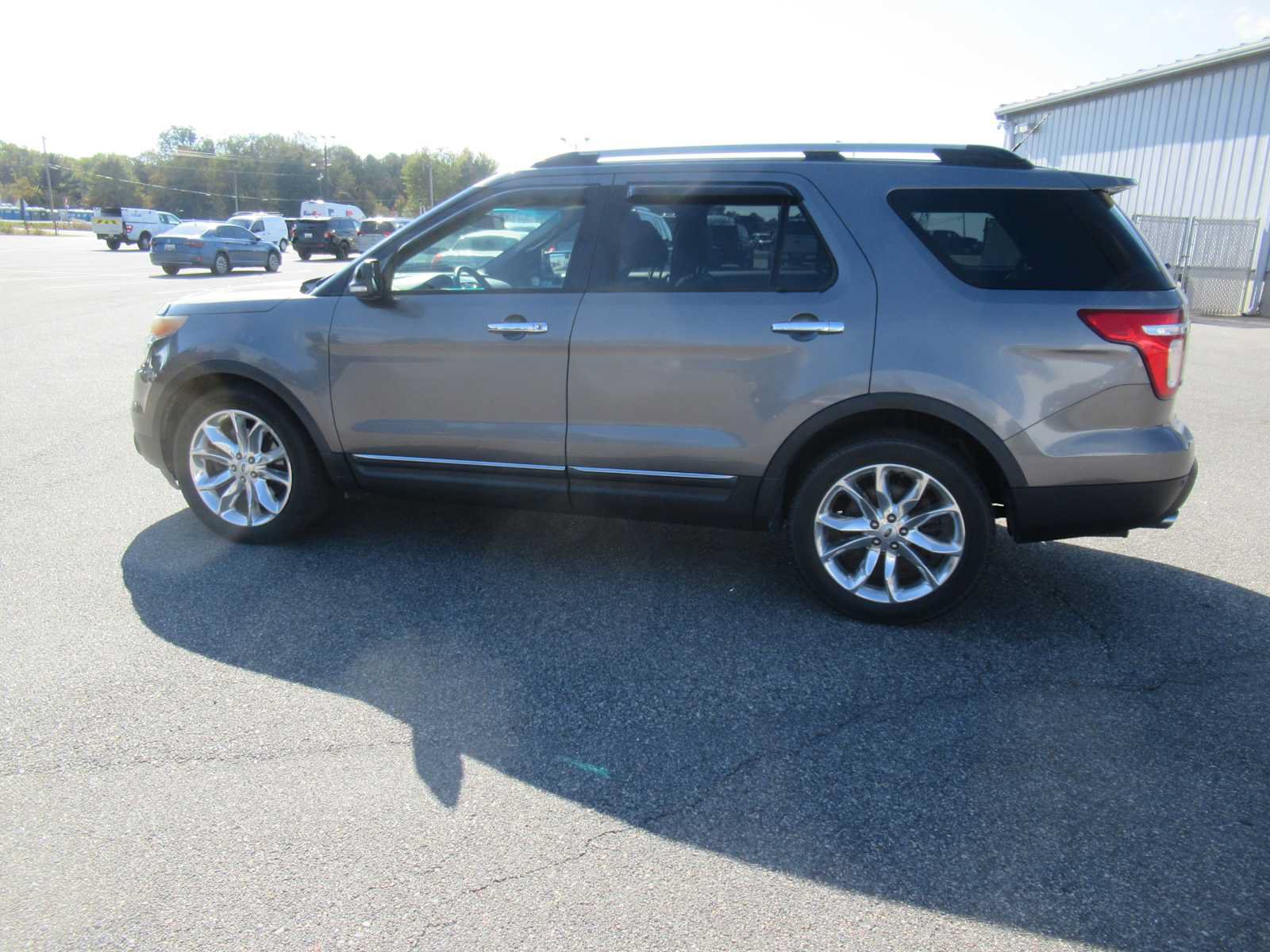 Used 2014 Ford Explorer XLT w/ Equipment Group 202A FWD image 8