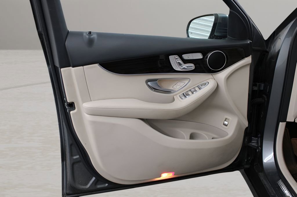 Used 2019 Mercedes-Benz GLC 300 image 9
