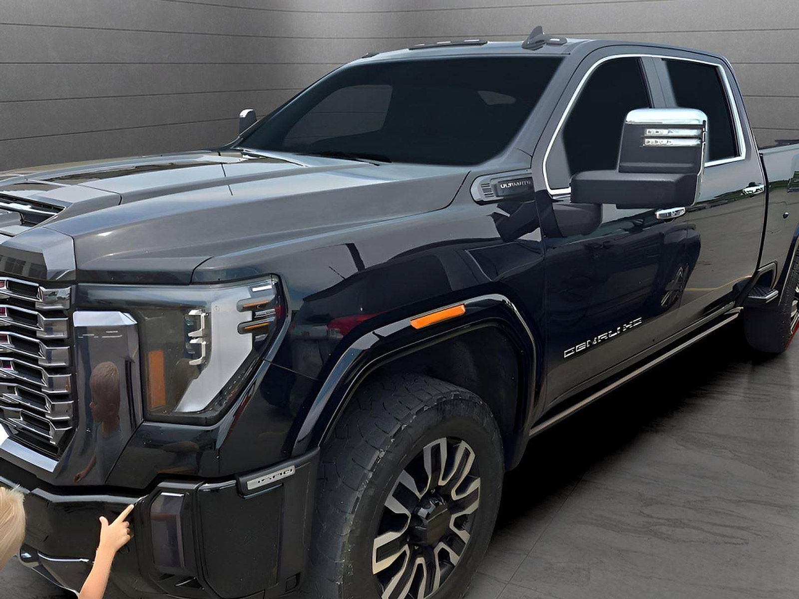 Used 2024 GMC Sierra 3500 Denali Ultimate AWD/4WD video 2