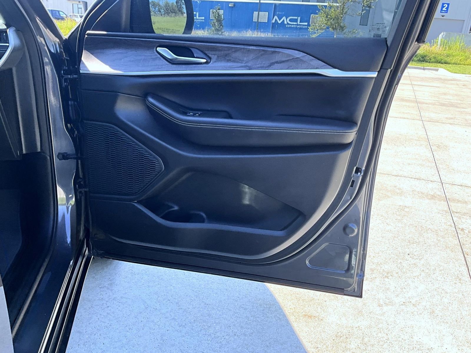 Used 2024 Jeep Grand Cherokee L Limited image 17