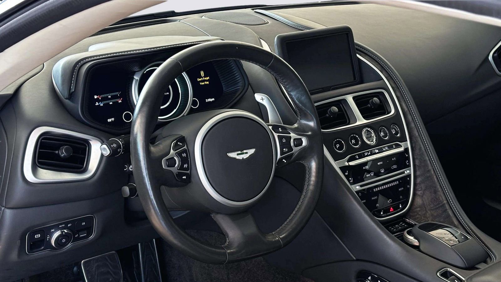 Used 2022 Aston Martin DB11 Coupe image 24
