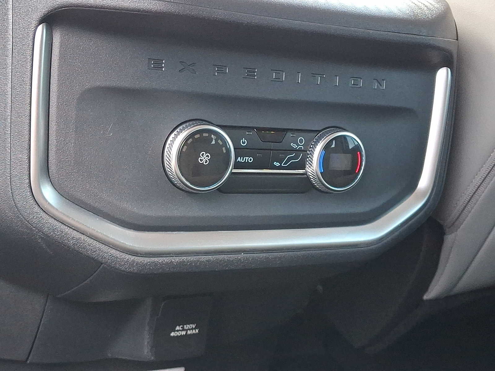 Used 2025 Ford Expedition Max Active AWD/4WD image 12
