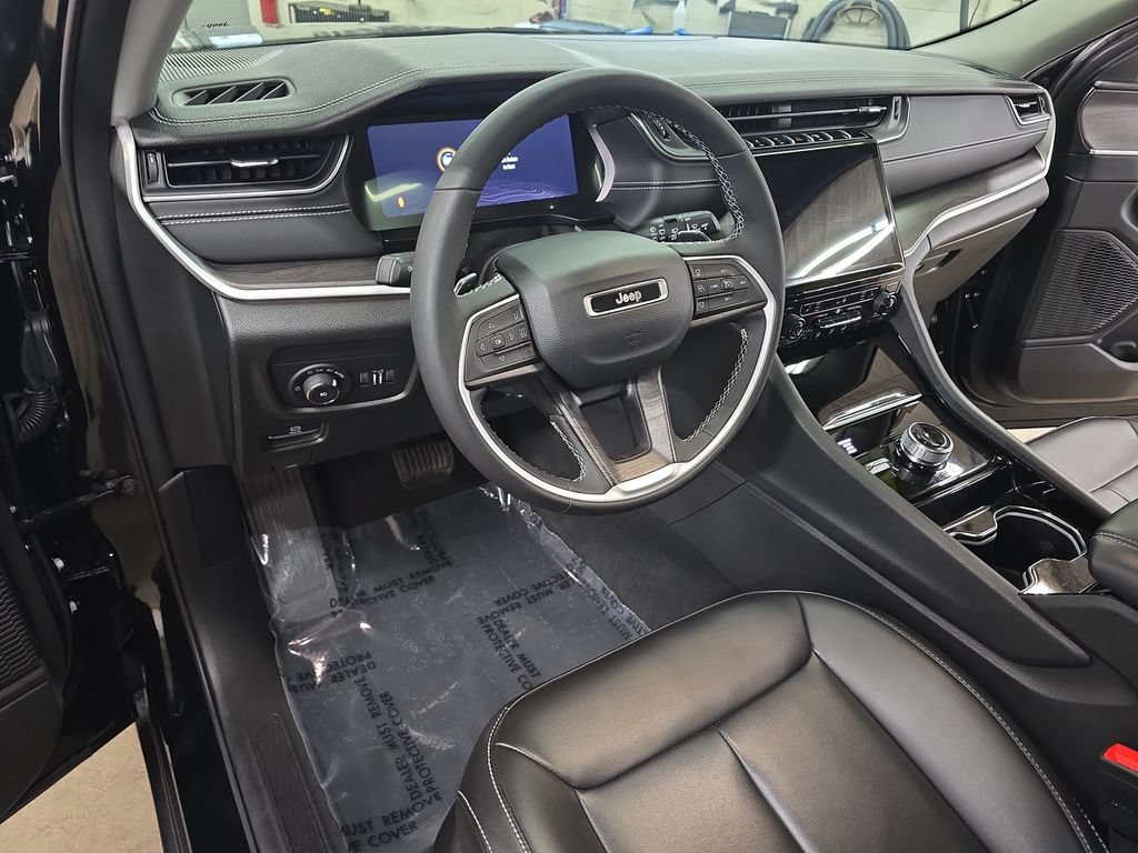 Certified 2023 Jeep Grand Cherokee Limited AWD/4WD image 16