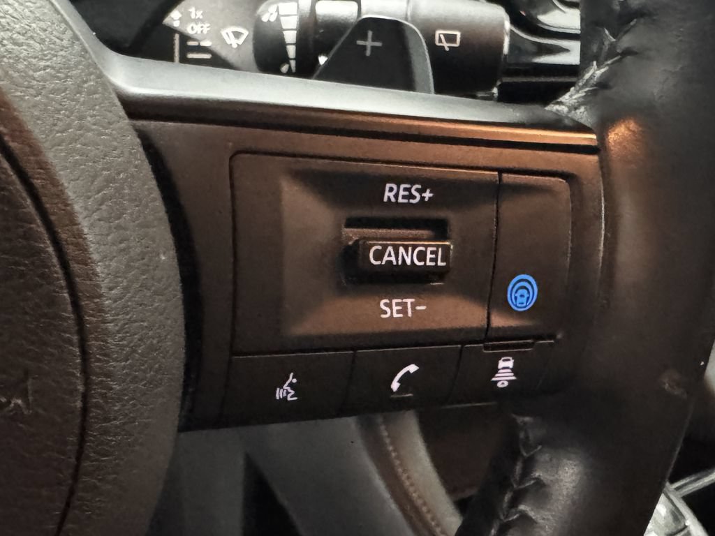 Used 2025 Nissan Pathfinder SV AWD/4WD image 7