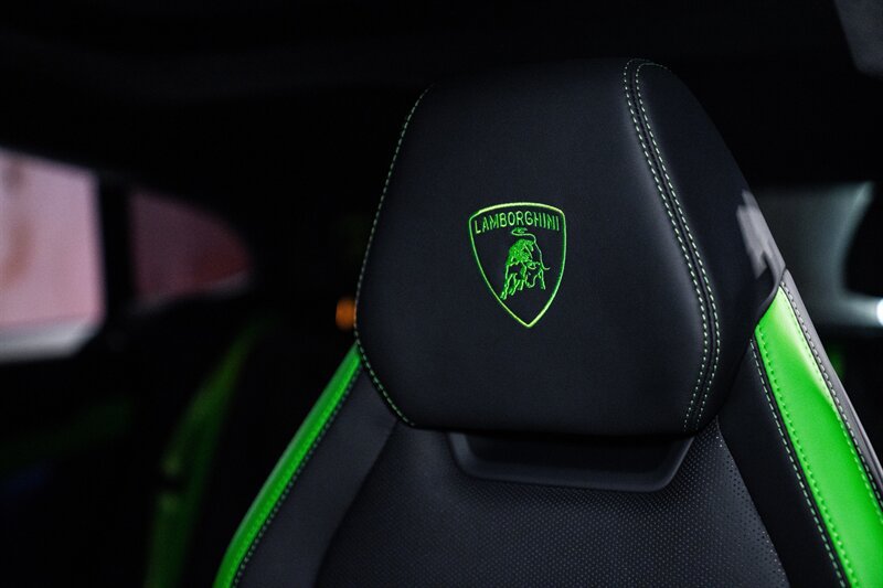 Used 2025 Lamborghini Urus SE AWD/4WD image 7