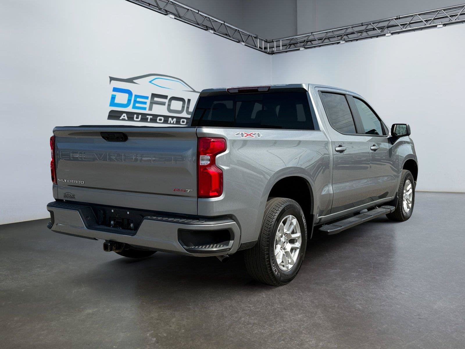 Used 2024 Chevrolet Silverado 1500 RST w/ Convenience Package II AWD/4WD image 3