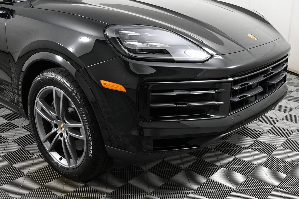 Used 2025 Porsche Cayenne Coupe image 41