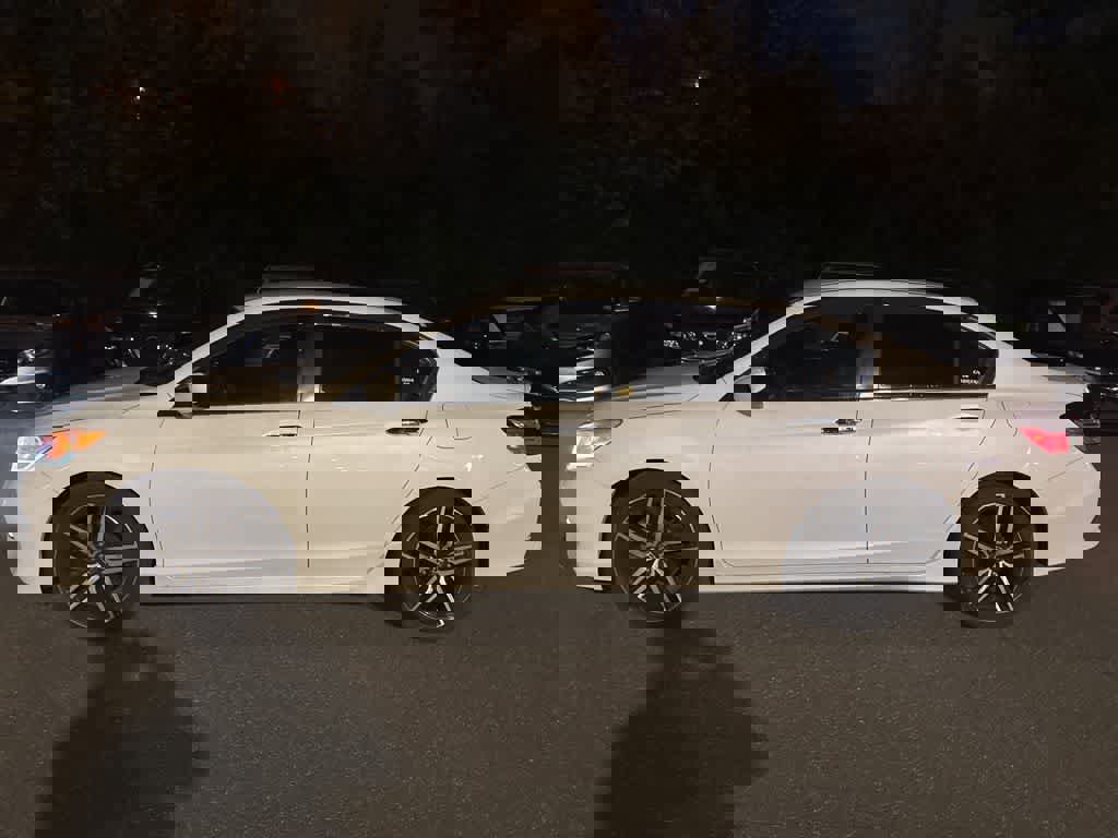 Used 2016 Honda Accord Sport image 3