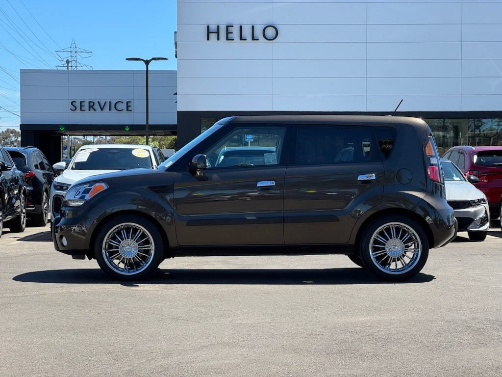 Used 2010 Kia Soul ! FWD image 8