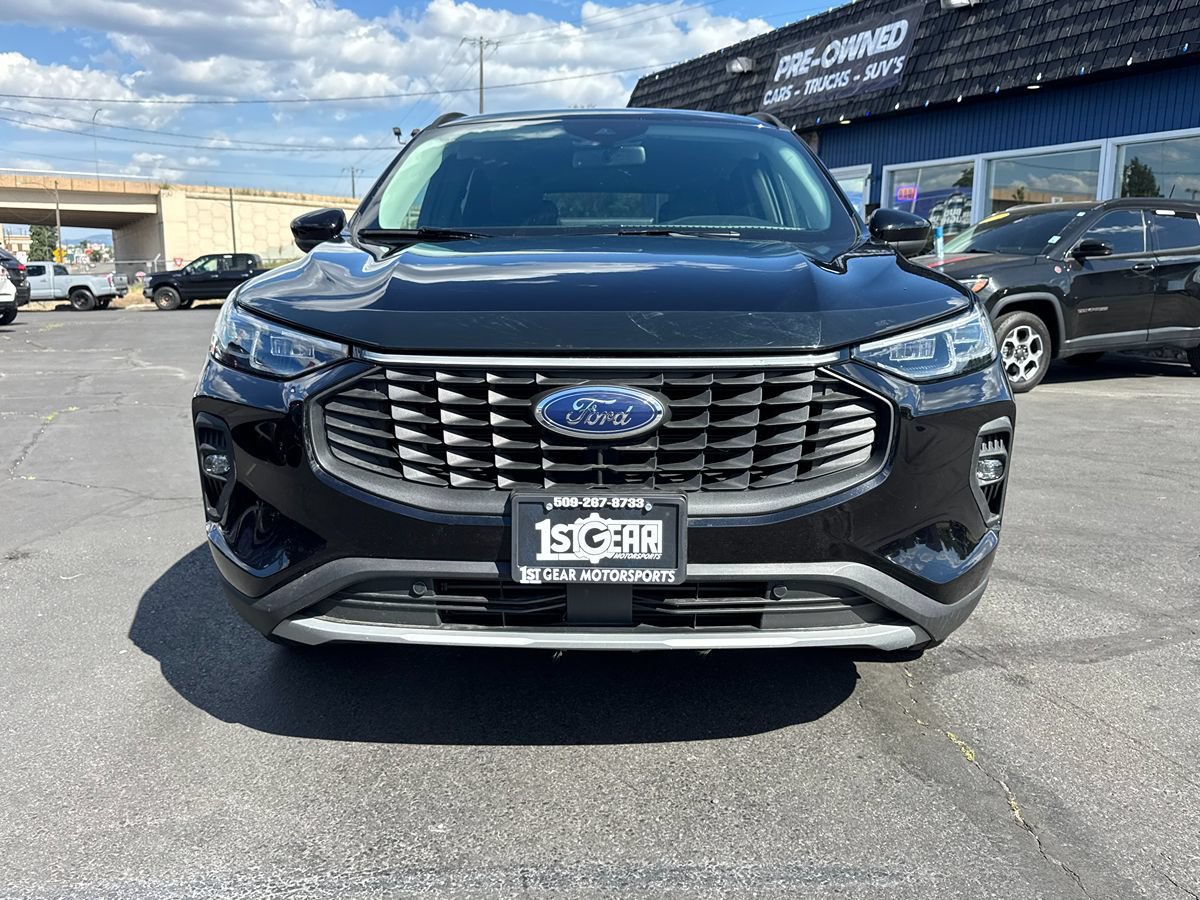 Used 2025 Ford Escape Platinum AWD/4WD image 3