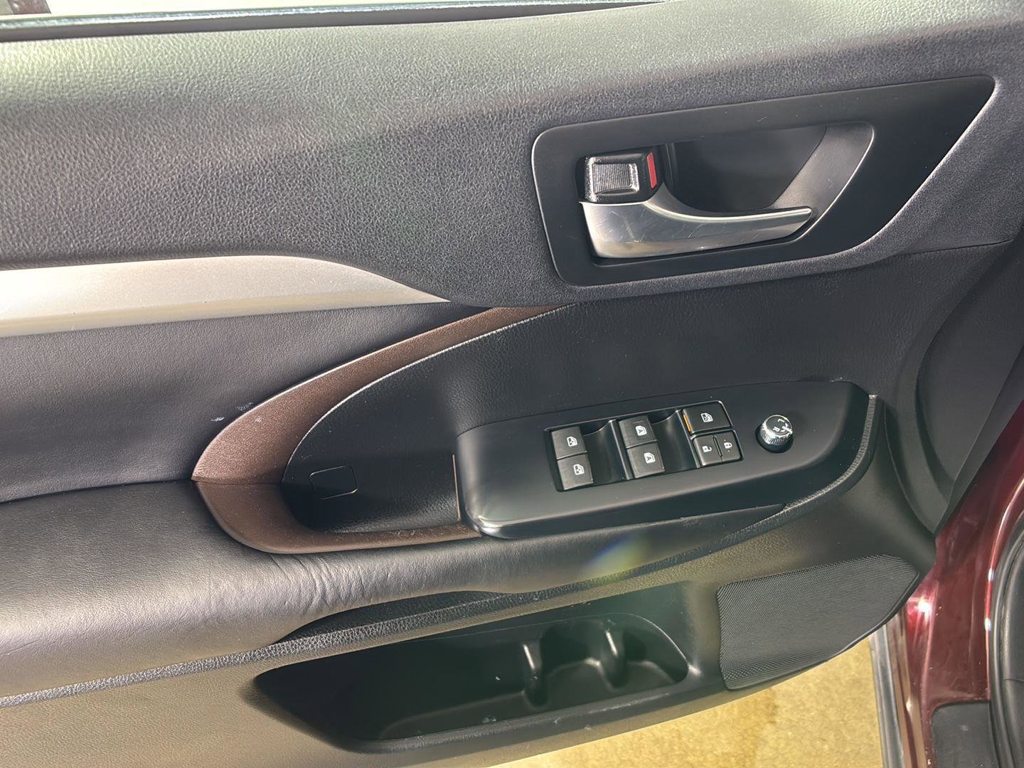 Used 2019 Toyota Highlander XLE AWD/4WD image 26