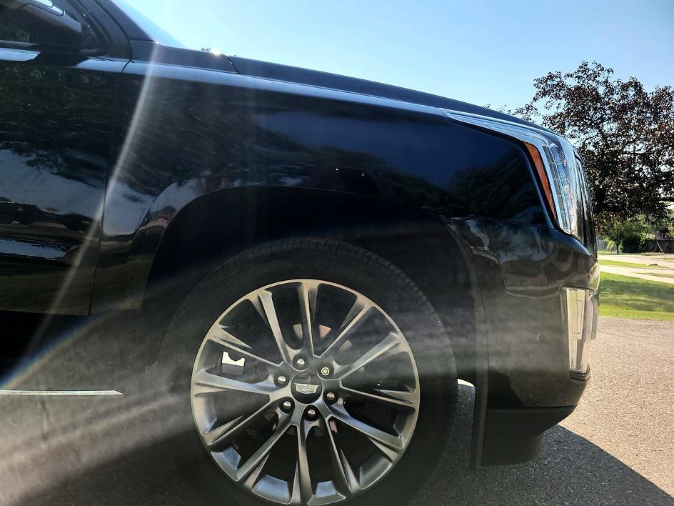 Used 2020 Cadillac Escalade Luxury w/ Escalade Sport Edition AWD/4WD image 19