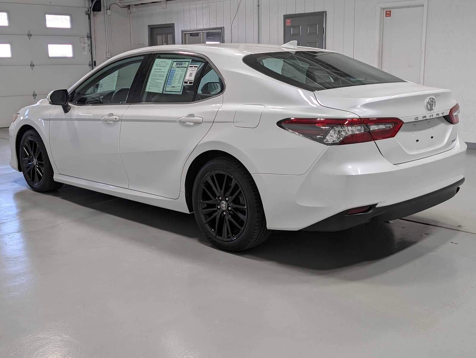 Used 2021 Toyota Camry XLE FWD image 8