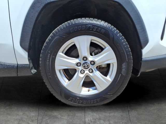 Used 2021 Toyota RAV4 LE AWD/4WD image 9