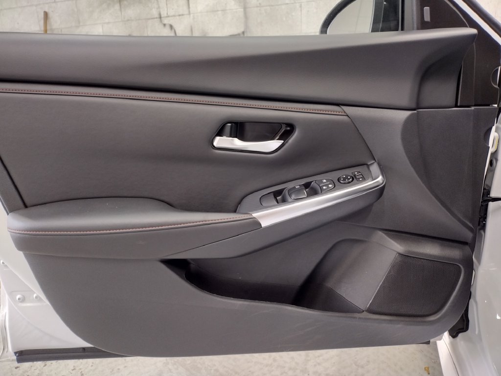 Used 2025 Nissan Sentra SR FWD image 18