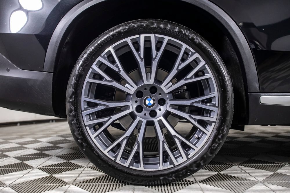 Used 2025 BMW X5 xDrive40i w/ Parking Assistance Package AWD/4WD image 40