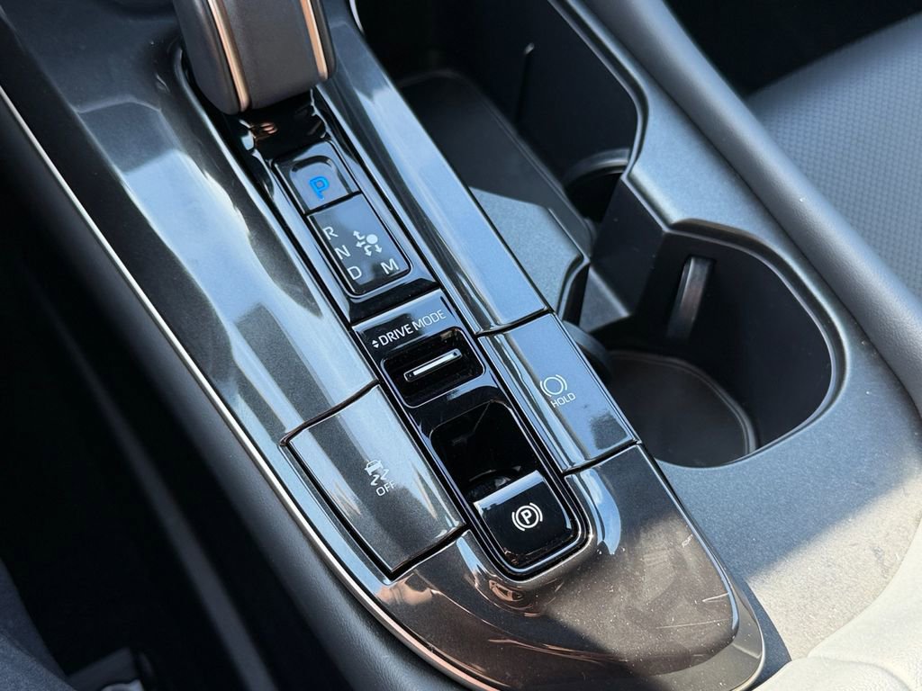 Certified 2024 Toyota Crown Platinum image 25