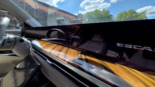 New 2026 Cadillac Escalade Platinum Sport w/ LPO, ONYX Package AWD/4WD image 29
