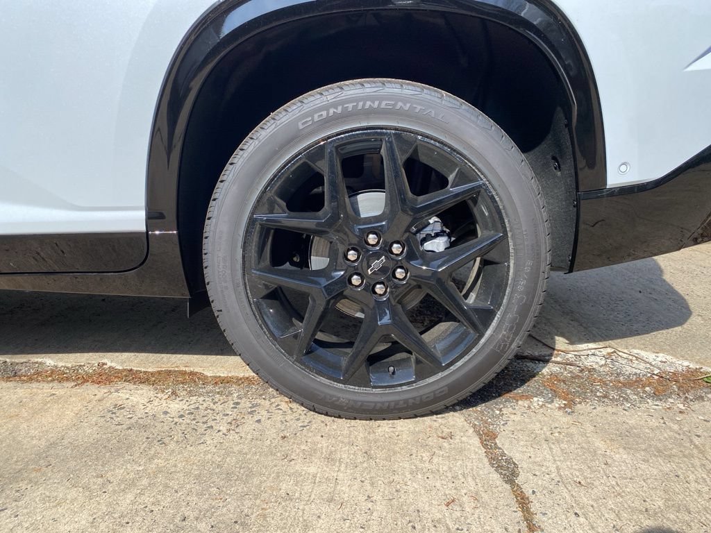 New 2026 Chevrolet Traverse RS w/ LPO, Floor Liner Package AWD/4WD image 9